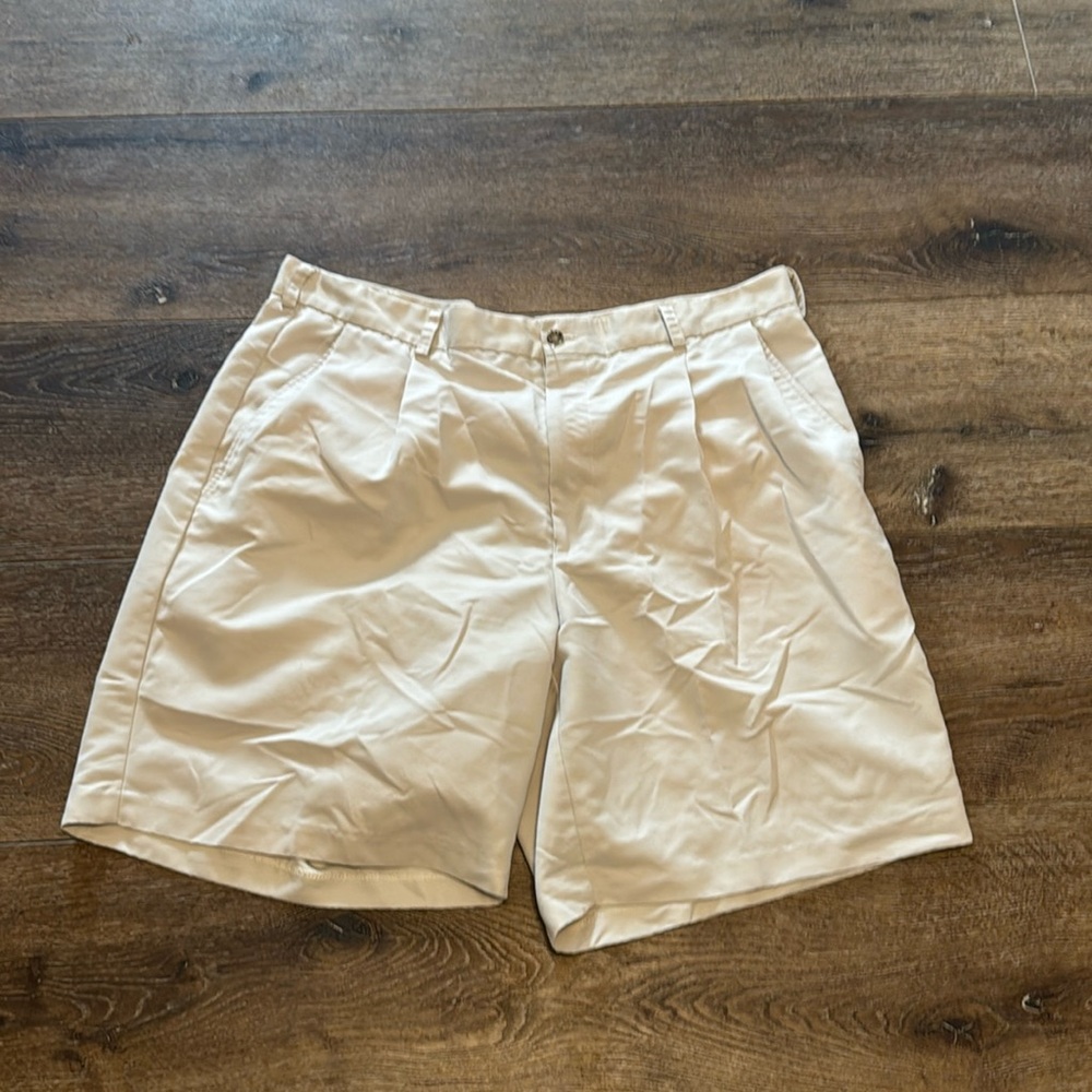 Izod‎ shorts 38